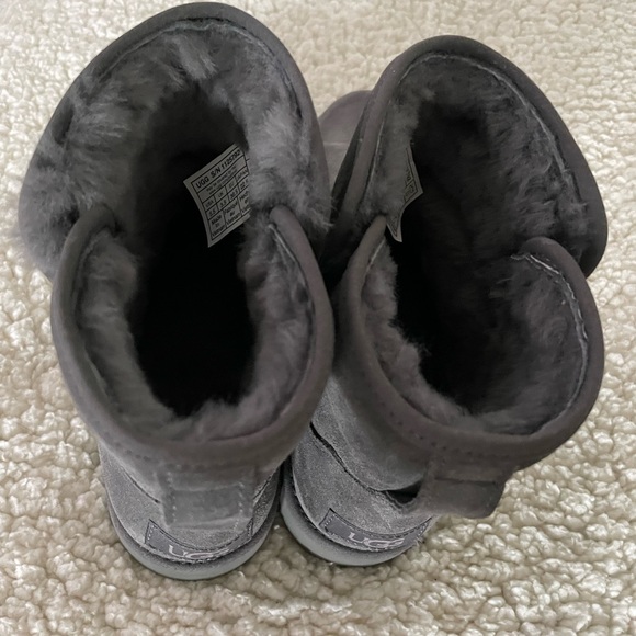 🆕 Ugg Classic Cuff Short Boot - Picture 3 of 6